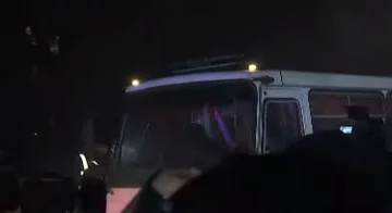 У водителя, перевозившего эвакуированных граждан, поднялась температура, фото: Скриншот YouTube