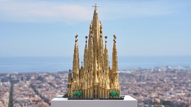 LEGO представила найбільший конструктор — копію собору Саграда Фамілія з 12 060 деталей