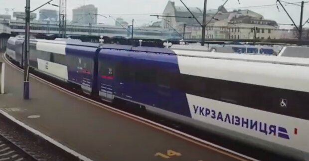 Новые вагоны в Укрзализныце. Фото: скриншот YouTUbe