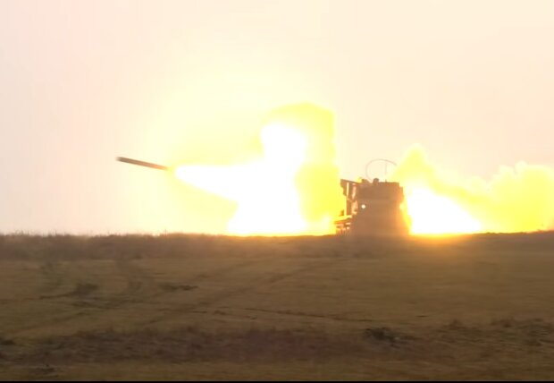 Пусковая установка M270 MLRS. Фото: скриншот YouTube-видео