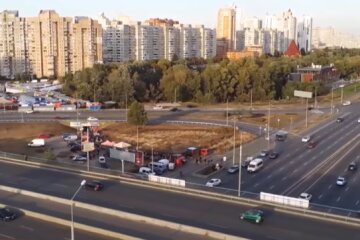 Автомобили в Украине. Фото: YouTube, скрин