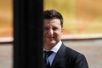 Зеленскому пришлось бежать, со всех сторон на него льются струи: что происходит, видео