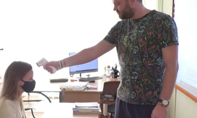 Карантинные правила учебы в школах. Фото: скрин youtube