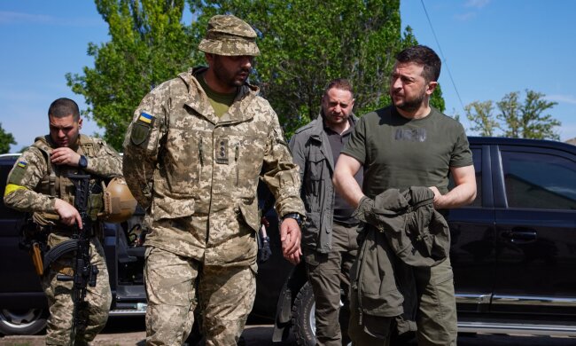 Владимир Зеленский с военными. Фото: Офис президента Украины