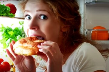 Продукты, которые можно есть перед сном, не боясь поправиться. Фото: скриншот YouTube