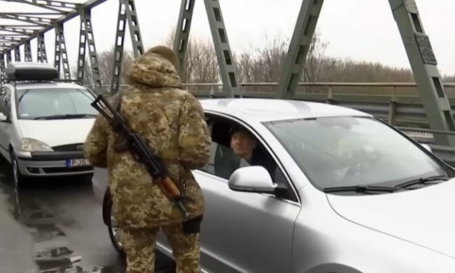 Украинцев перестанут выпускать в РФ без загранпаспорта. Фото: YouTube