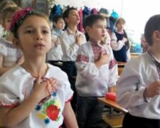 Исполнение Гимна в школах Киева: инициатива столичных властей вышла боком, подробности