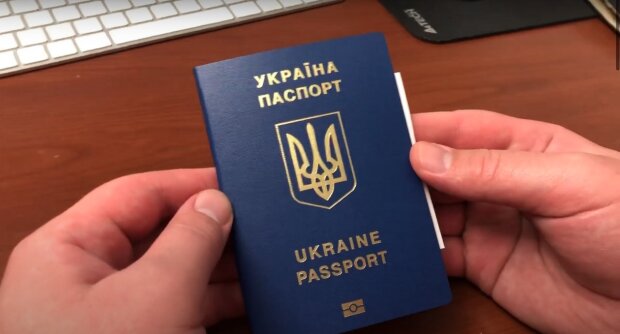 Паспорт. Фото: YouTube, скрін
