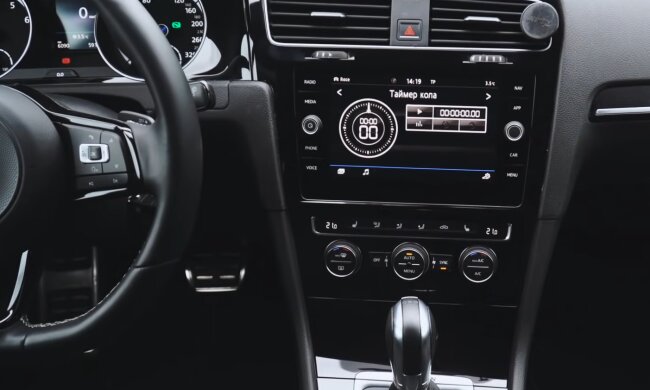 Салон Volkswagen. Фото: скріншот YouTube-відео