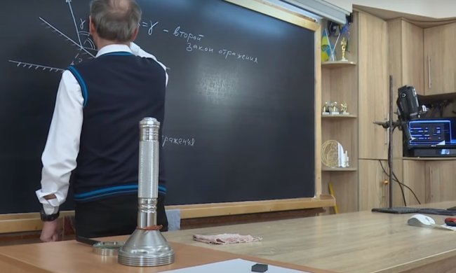 Появилось расписание украинской онлайн-школы. Фото: Факты, скрин