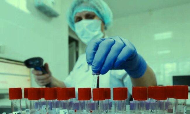 Тест на коронавирус. Фото: скриншот YouTube
