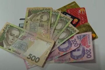 Украинские банки будут взимать до 30% комиссии за закрытие счета. Фото: скриншот YouTube-видео