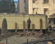 Зеленський та Клименко біля пошкодженого музею Чорнобиль після атаки рф