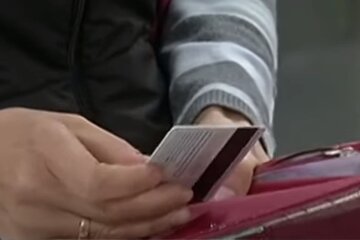 Банковская карта. Фото: скриншот YouTube-видео