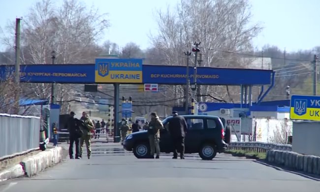 Правительство утвердило новые оклады для работников таможни. Фото: youtube