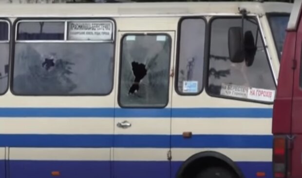 Автобус с заложниками в Луцке. Фото: скриншот YouTube.