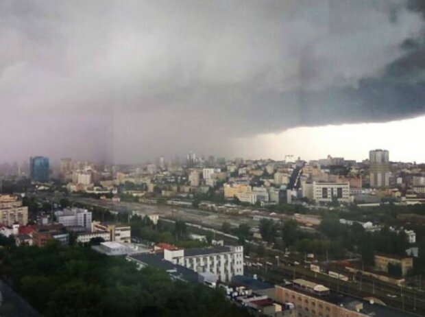 Синоптики резко изменили прогноз: на Киев надвигается стихия, закрывайте окна