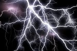 Влетевшая в дом молния уложила на больничные койки шесть человек, пятеро из них — дети