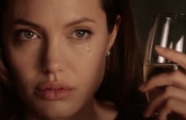 Джоли и Питт, скриншот из YouTube