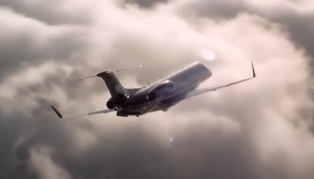 Самолет. Фото: скриншот YouTube