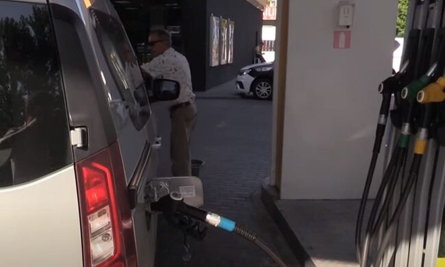 Заправка авто. Фото: скриншот YouTube-видео