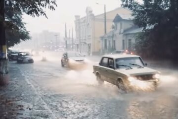 Ливень в Житомире. Фото: скриншот Youtube