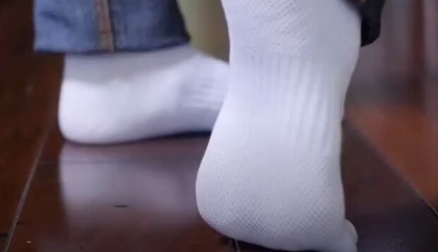 Шкарпетки. Фото: скріншот YouTube
