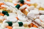 Полиці з ліками в українській аптеці