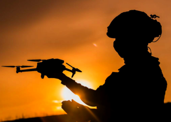 FPV-дрони можуть загрожувати Києву, мешканців уже попередили. Фото: YouTube