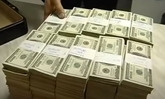 Доллары. Фото: скриншот YouTube-видео