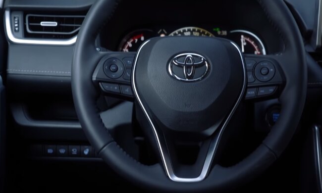 Toyota RAV4. Фото: скріншот YouTube-відео