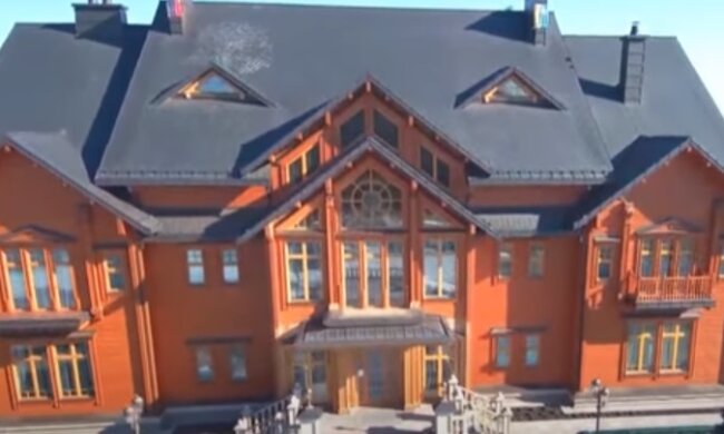 Его заставили: у Зеленского рассказали, почему он переехал на госдачу