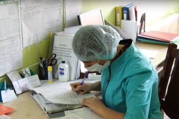 Врач. Фото: скриншот YouTube-видео