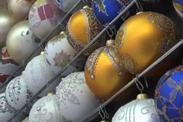Как выбрать елочные игрушки: советы. Фото: скриншот YouTube-видео
