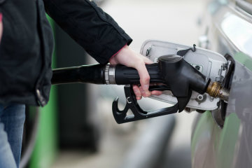 Столичные АЗС обязали снизить цены на топливо, фото: 365cars