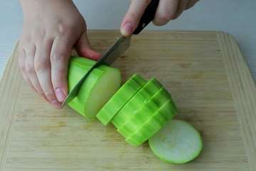 Як правильно заморозити кабачки на зиму, щоб вони не втрачали форму. Фото: YouTube