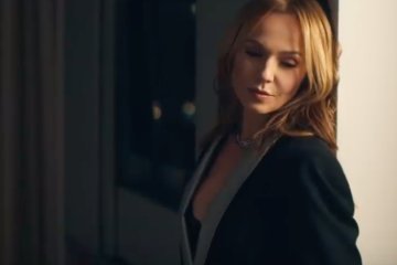 Альбина Джанабаева. Фото: скриншот Youtube