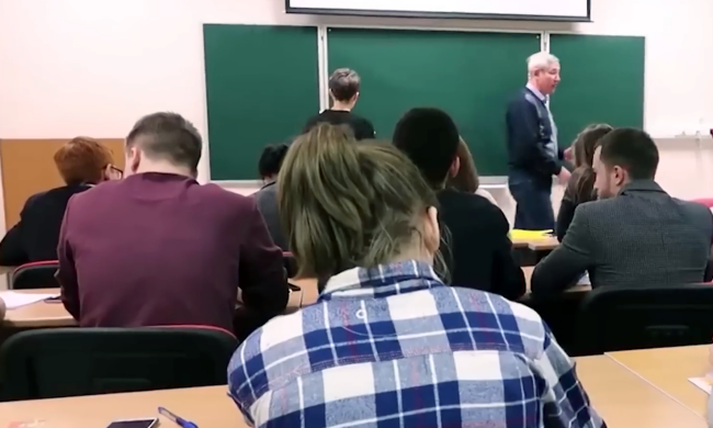 МОН відраховуватиме багато студентів-чоловіків. Фото: YouTube