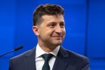 Зеленский обратился к украинцам, сидя за рулем роскошного электромобиля. Видео