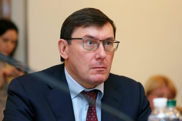 На посошок: Луценко накануне отставкой подоспел «порешать» пару-тройку уголовных дел