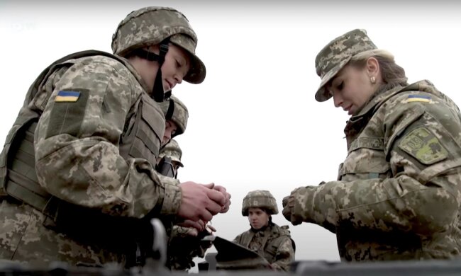 Женщины военные. Фото: YouTube, скрин