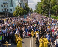 Более 350 тысяч верующих приняли участие в крестном ходе УПЦ ко Дню Крещения Руси