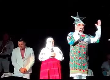 Верка Сердючка с мамой. Фото: скриншот YouTube-видео