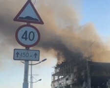 Пламенная бавовна в Луганске: мощный прилет на завод и нефтебазу. Видео