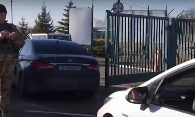 Все-таки можна виїжджати: у Держприкордонслужбі розповіли, кого із чоловіків випустять за кордон