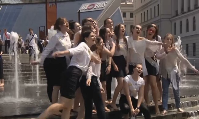 Выпускники. Фото: скрин youtube