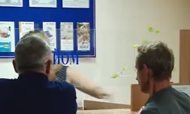 Получатели соцпомощи. Украинцы.  Фото: скриншот YouTube-видео