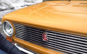 В Венгрии нашли бесхозный автомобиль ВАЗ 2102. Фото: YouTube
