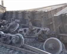 Поезд сошел с рельсов. Фото: скриншот YouTube-видео