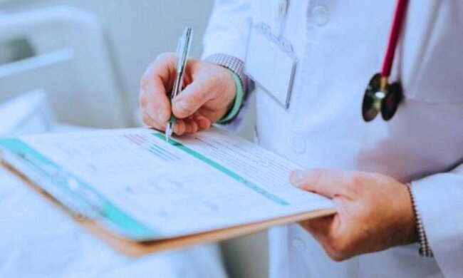 На приеме у врача. Фото: скриншот YouTube